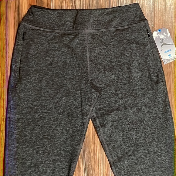 Hoka x Rabbit Performance Jogger - Picture 3 of 12